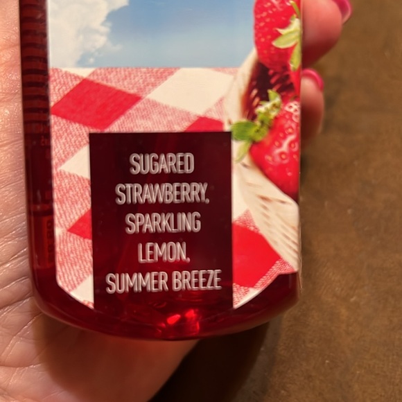 B&BW Gentle Foaming Hand Soap-Strawberry Picnic - Picture 4 of 4
